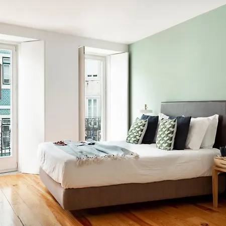 Altido Stylish 5br With Big Terrace In Principe Real 3* 리스본