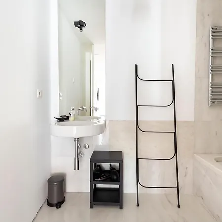 Altido Stylish 5br With Big Terrace In Principe Real 게스트하우스