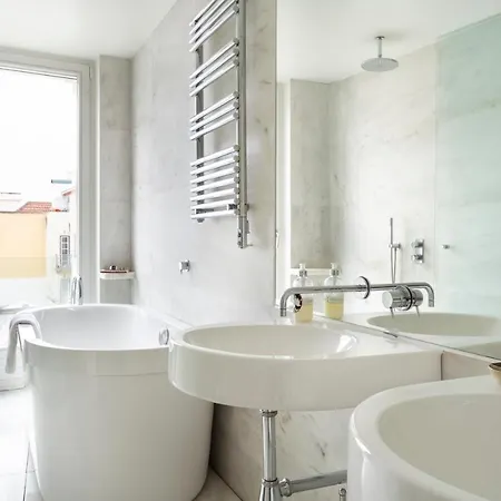 Altido Stylish 5br With Big Terrace In Principe Real Lizbona