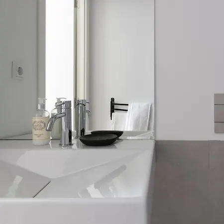 Гостевой дом Altido Stylish 5br With Big Terrace In Principe Real 3*