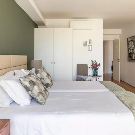 Гостевой дом Altido Stylish 5br With Big Terrace In Principe Real 3*